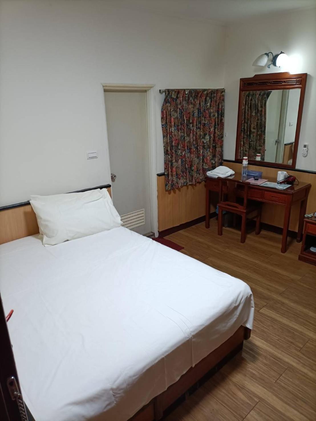 Hotel 丸松商旅 Miaoli Exterior foto
