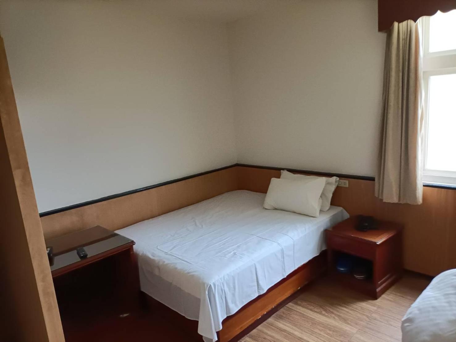 Hotel 丸松商旅 Miaoli Exterior foto